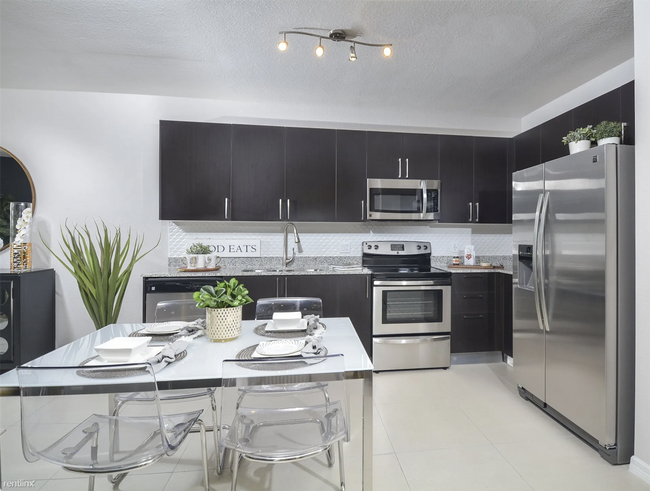 Building Photo - 1 br, 1 bath Condo - 6551 SW 20th St