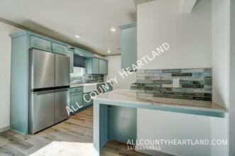 Building Photo - 330 E 6th St