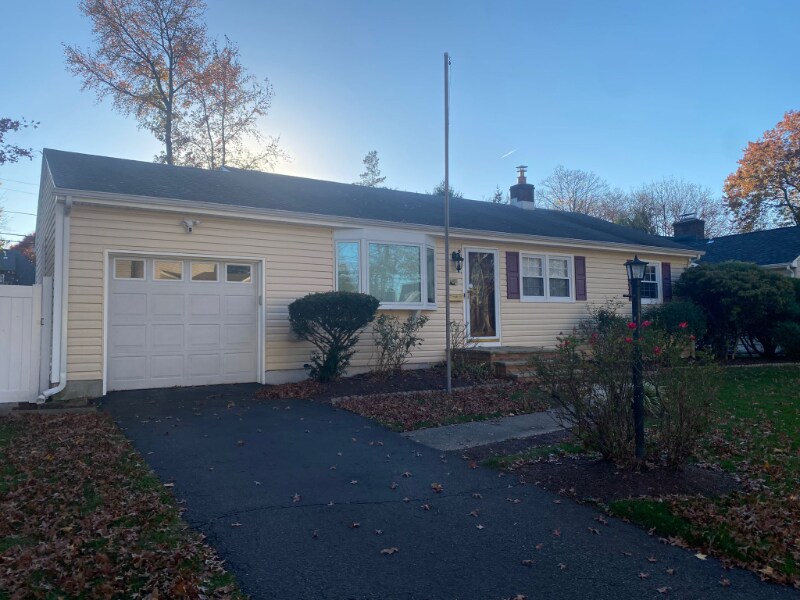 Primary Photo - 952 Crescent Dr