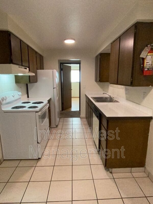 Building Photo - 3707 Sunset Way