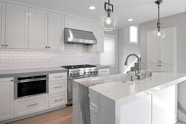 Building Photo - Stunning Multi-Level Designer Remodel in the Heart of Corona del Mar