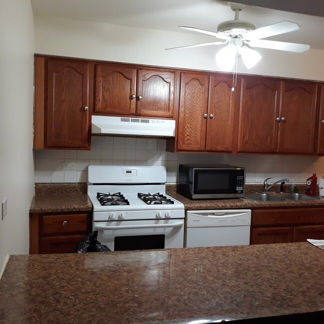 Building Photo - 490 Pleasant Run Dr