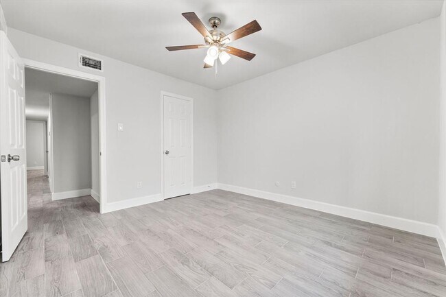 Foto del edificio - 9026 Kempwood Dr