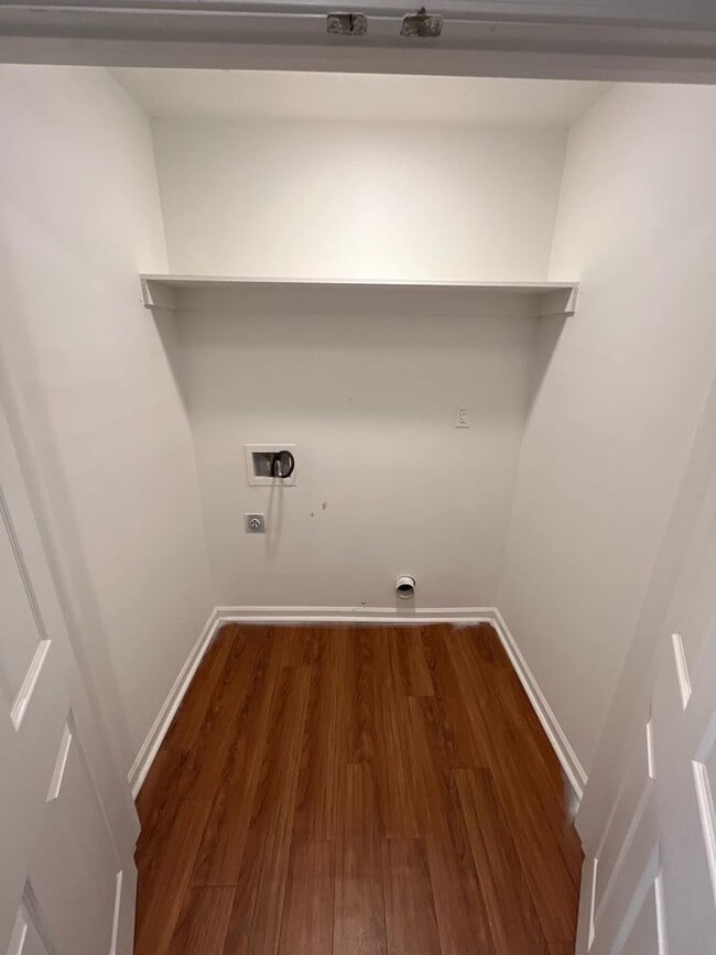 Foto del edificio - 3 Bed 2 Bath Apartment