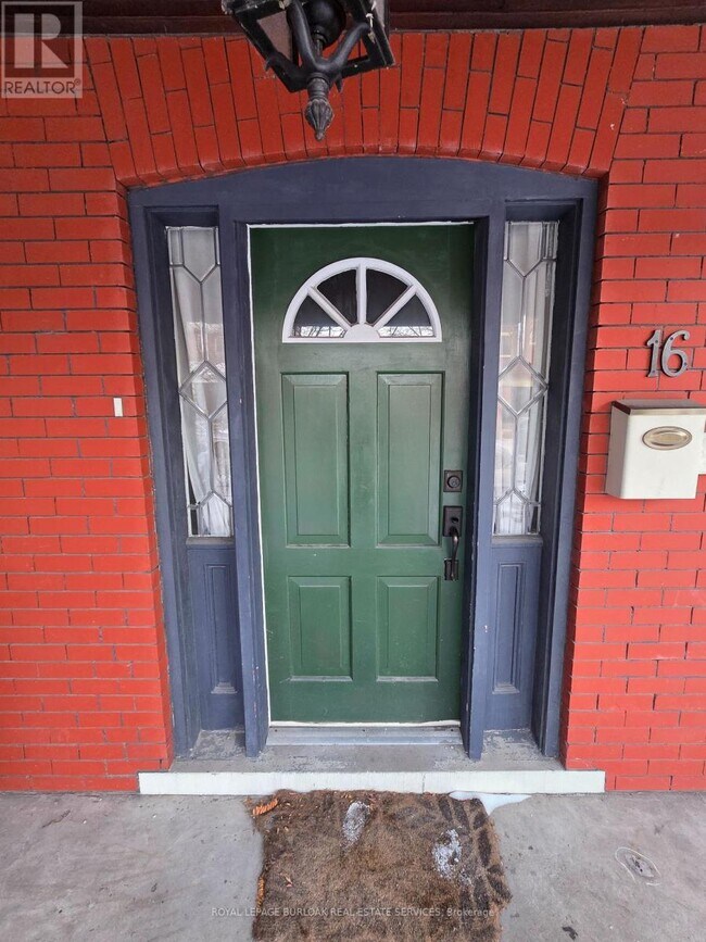 Photo du bâtiment - 16 Cedar Ave