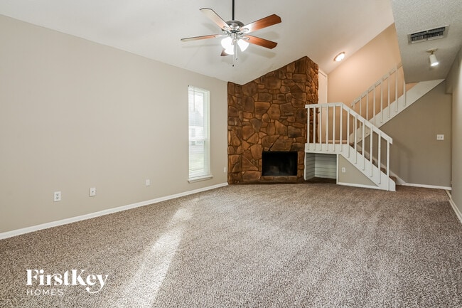 Foto del edificio - 6835 Candlewood Dr S