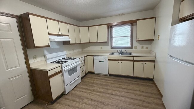 Building Photo - Nice 3-Bedroom Duplex Available in Middlebury