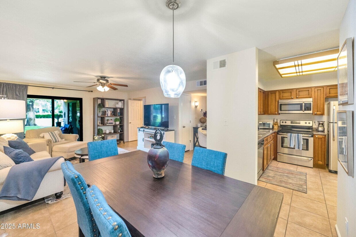 Foto principal - 9275 E Mission Ln