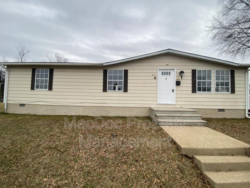 Primary Photo - 900 White St