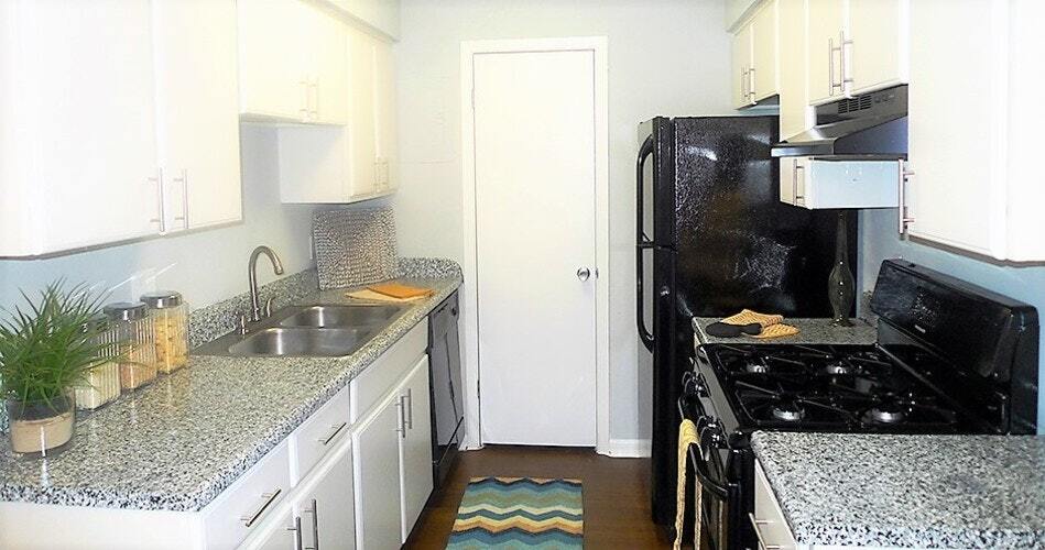 Foto del edificio - 8810 Tallwood Dr