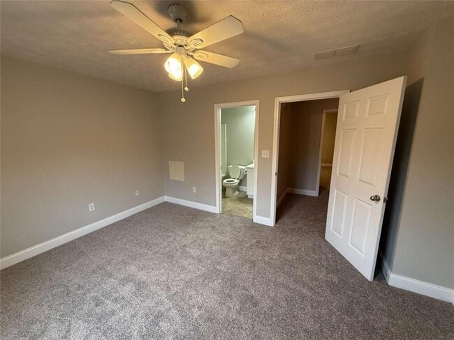 Foto del edificio - 105 Westchester Dr