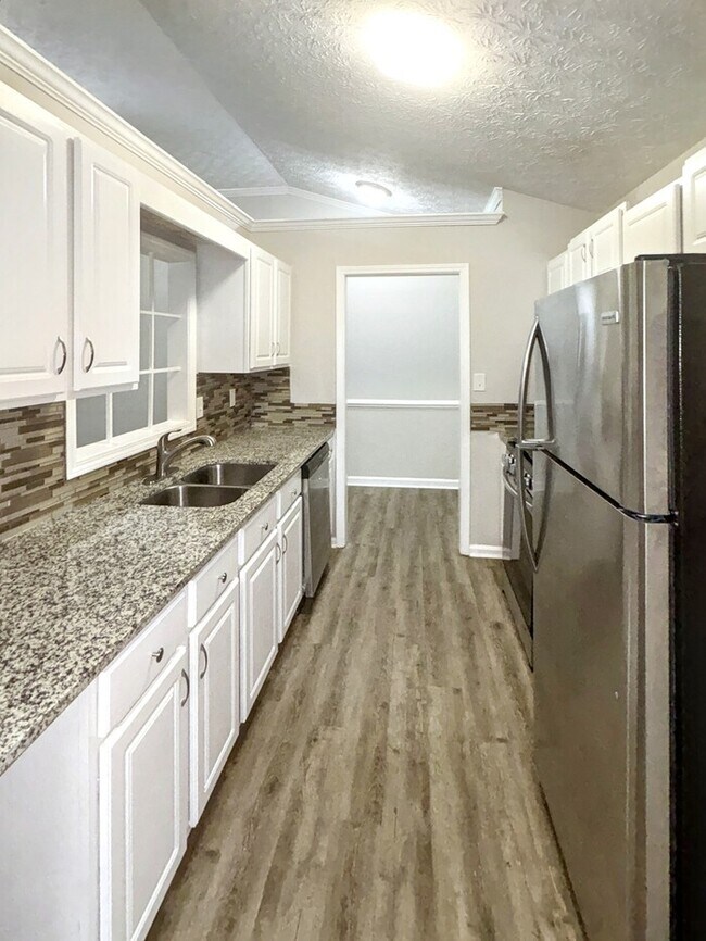 Building Photo - 145 Waters Edge Dr