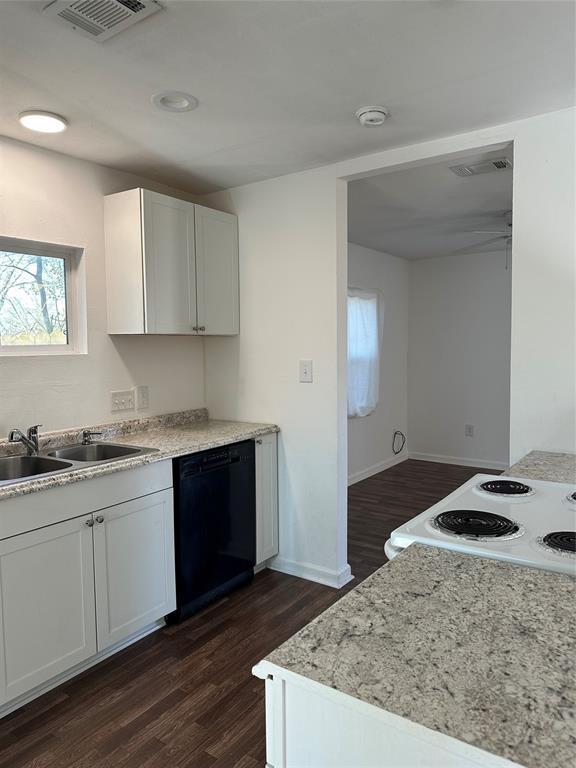 Building Photo - 11738 White Cedar St