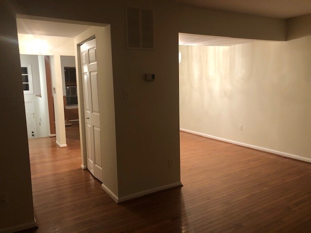 Building Photo - 5231 Cannes Ct