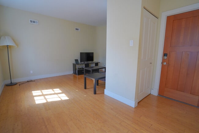 Foto del edificio - 611 Westgate Ave