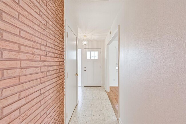 Foto del edificio - 2920 Heron Dr
