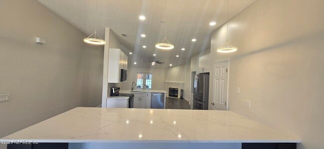 Foto del edificio - 11579 Alexis Forest Dr E