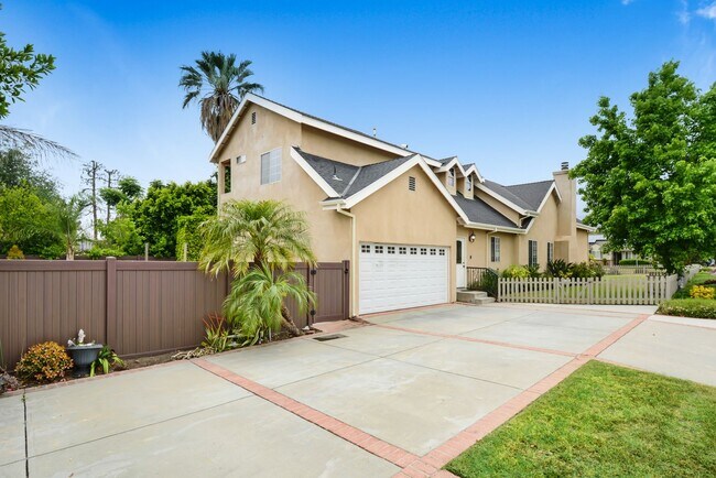 Building Photo - Gorgeous 3,000+ sq ft home in Glendora wit...