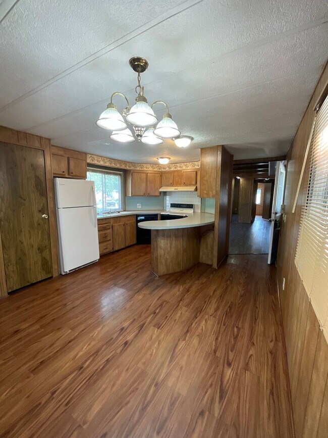 Building Photo - Nice 2 bedroom 2 bath mobile  home with a ...