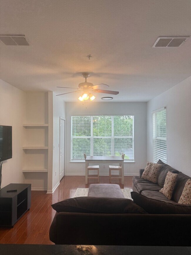 Foto del edificio - 8927 Legacy Ct