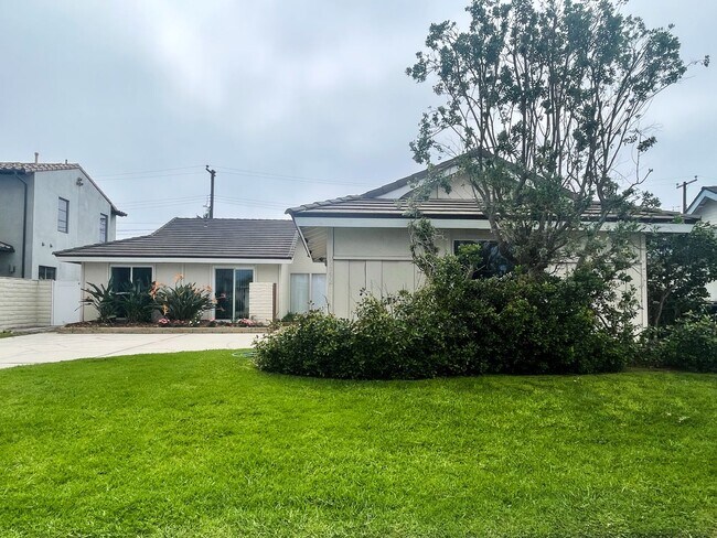 Foto del edificio - 3 bedroom 2 bath home in desired neighborhood