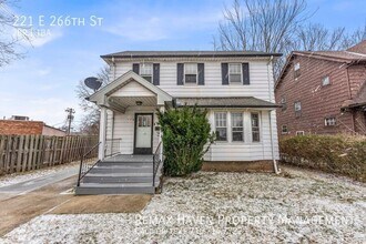 Building Photo - 221 E 266th St