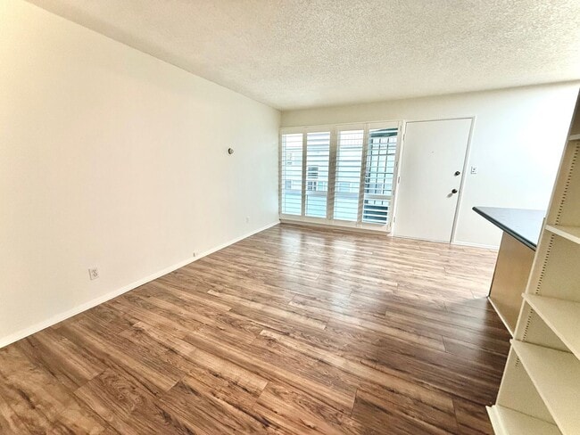 Building Photo - 1 Bedroom Apartment Available Now