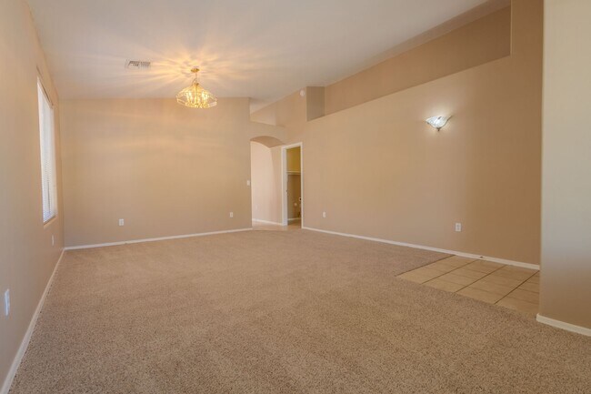 Foto del edificio - 4 Bedroom, 2 Bath