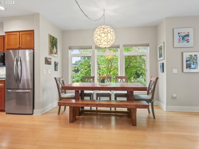 Dining Nook - 10677 SE 21st Ave