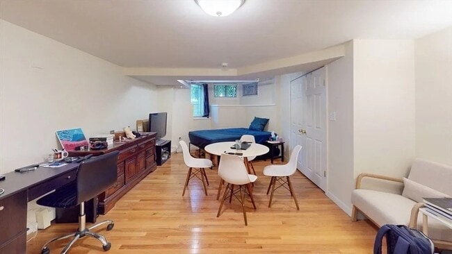 Building Photo - 170 Marlborough St