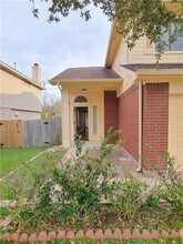 Building Photo - 13903 Randalstone Dr