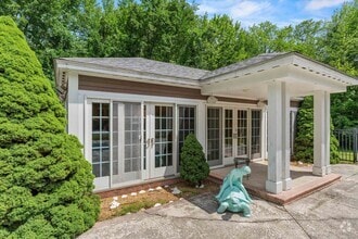 Building Photo - 35 Oakmont Dr