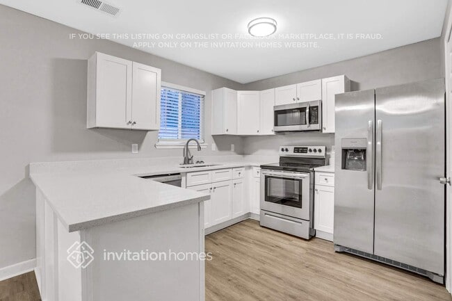 Building Photo - 5120 N Woodbridge Trail