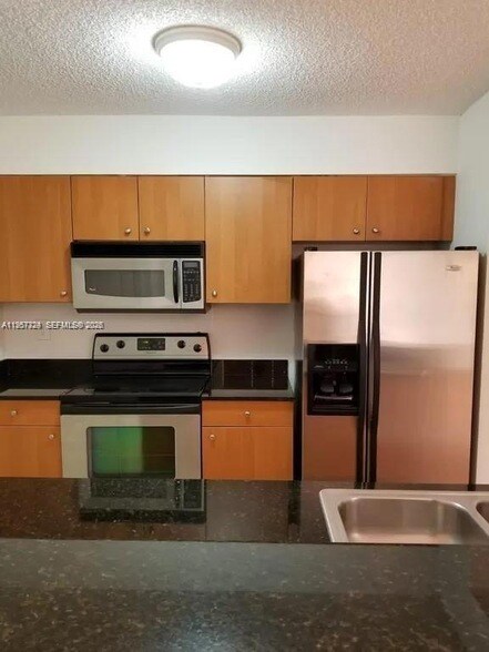 Foto del edificio - 2890 N Oakland Forest Dr