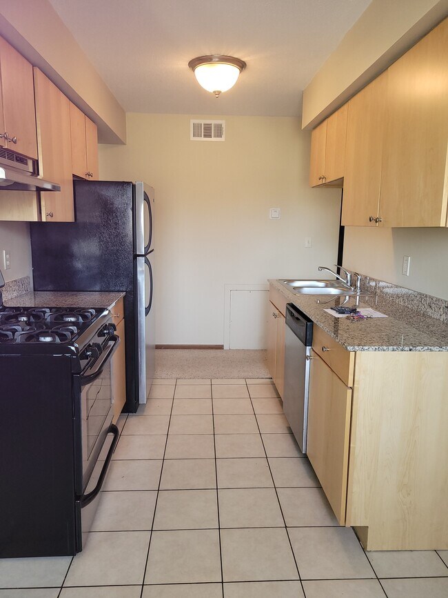 Foto del edificio - 5747 Glenwood Ave