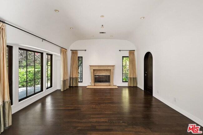 Foto del edificio - 516 Lincoln Blvd