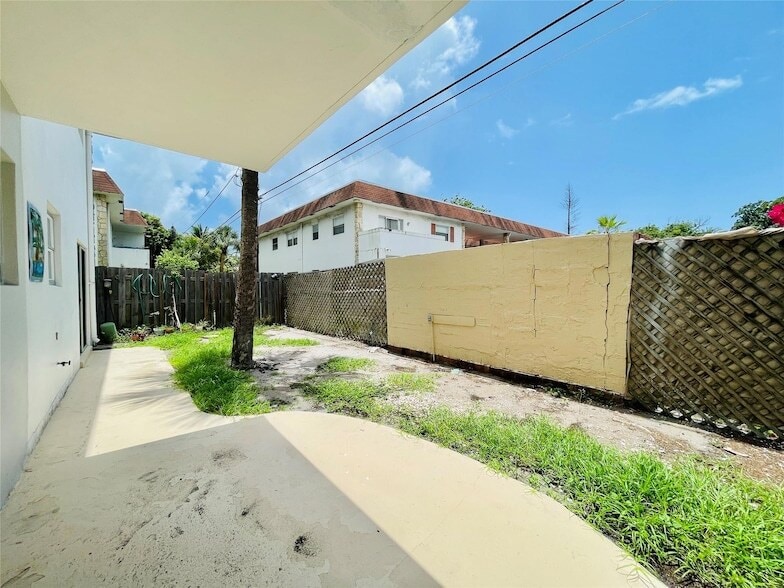 Photo - 320 SW 1st St
