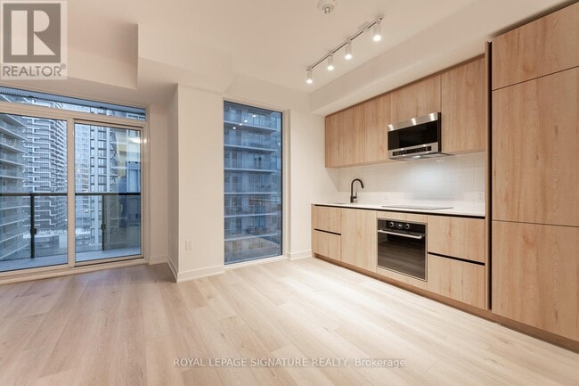 Photo du bâtiment - 117-1117 Broadway Ave