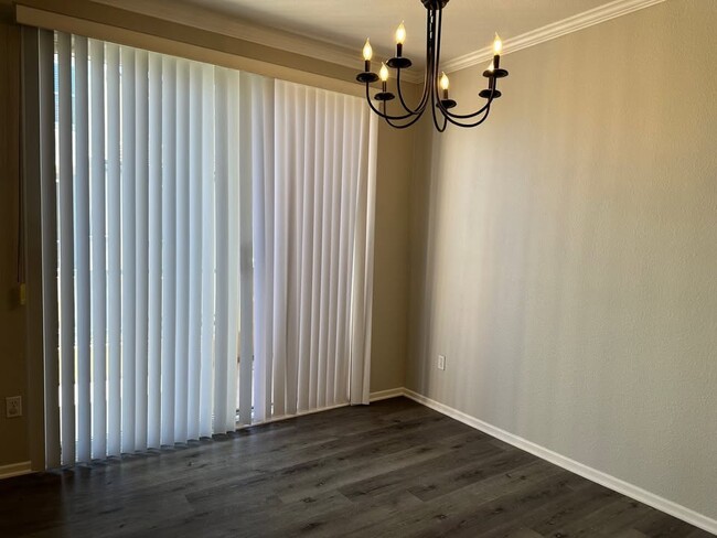 Dining room with veranda access - 1715 Paseo Aurora