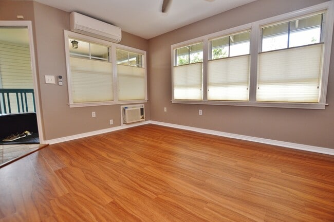 Building Photo - Upgraded Hampton Court Townhome in Mililan...