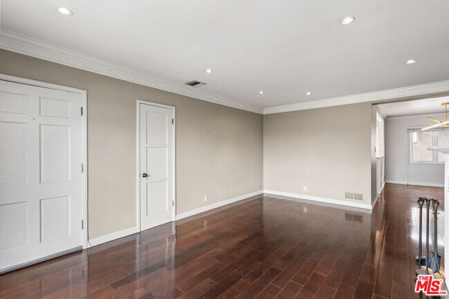 Building Photo - 1342 N Crescent Heights Blvd