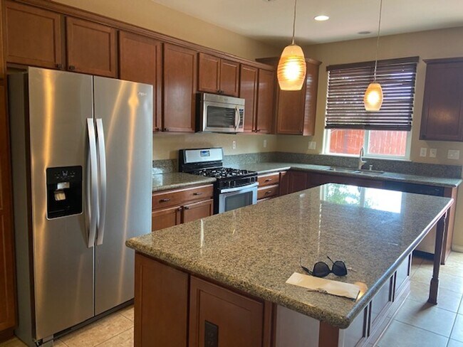 Building Photo - Elegant Home in Wingfield Springs - All th...