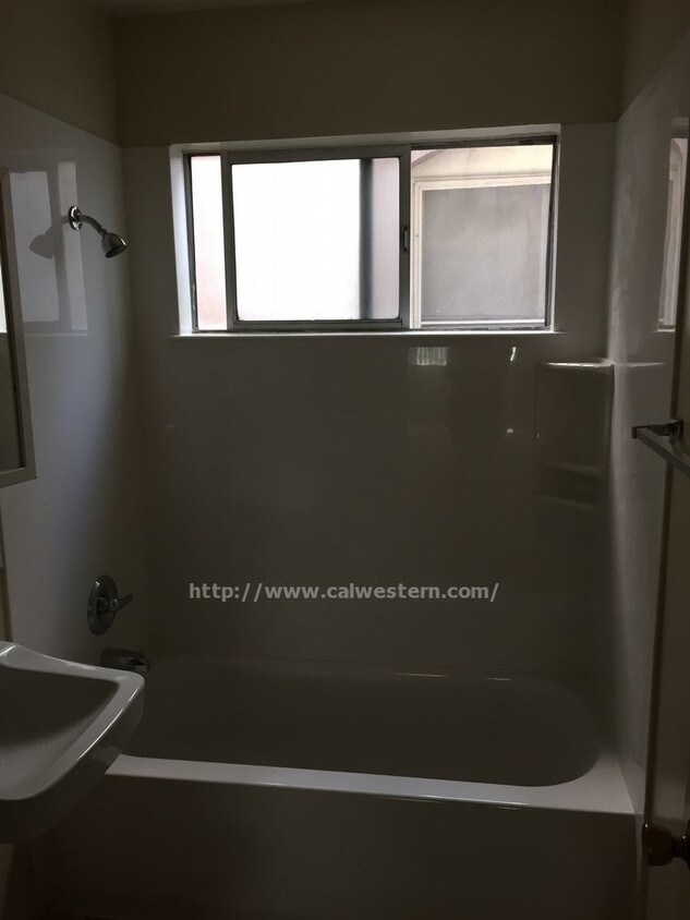 Foto del edificio - Downstairs 1 bedroom Apartment