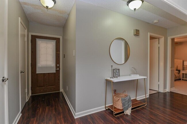 Building Photo - 3046 Sleepy Hollow Dr