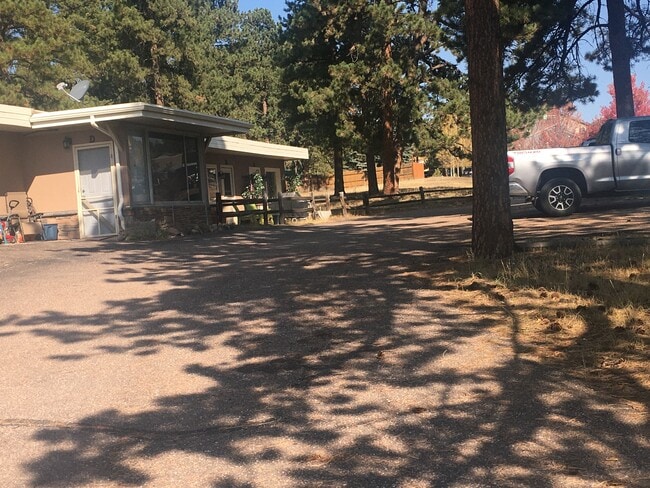 Building Photo - Mountain Manor