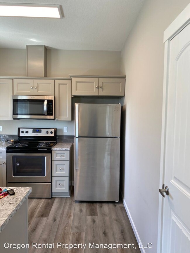 Building Photo - 3 br, 2 bath House - 591 SE Palomino St