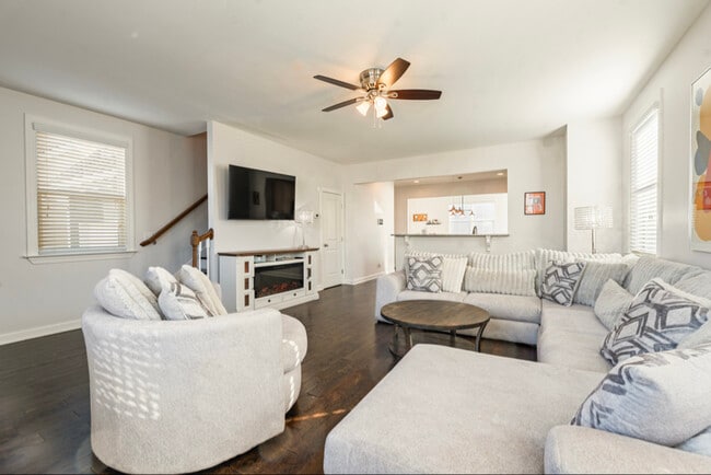 Building Photo - 705 Ellie Dr