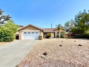 Building Photo - 102 Goldenrod Ave