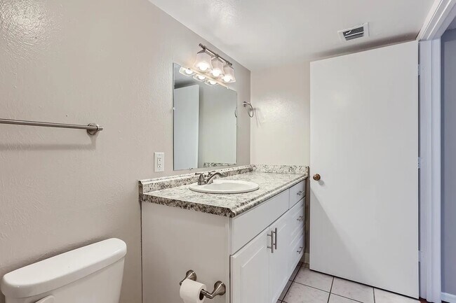 Foto del edificio - 7395 E Eastman Ave