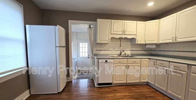 Building Photo - 309 Webster St